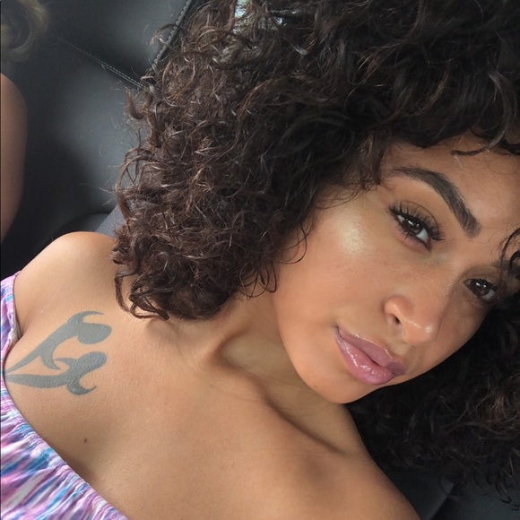 Meet the Posher Other - Meet your Posher, Kiara